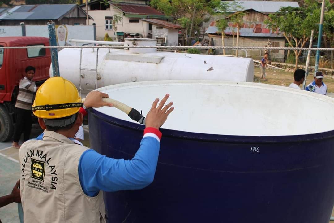 Dana Sumbangan Rakyat Malaysia Bekalkan Air Bersih Untuk Mangsa Bencana di Donggala