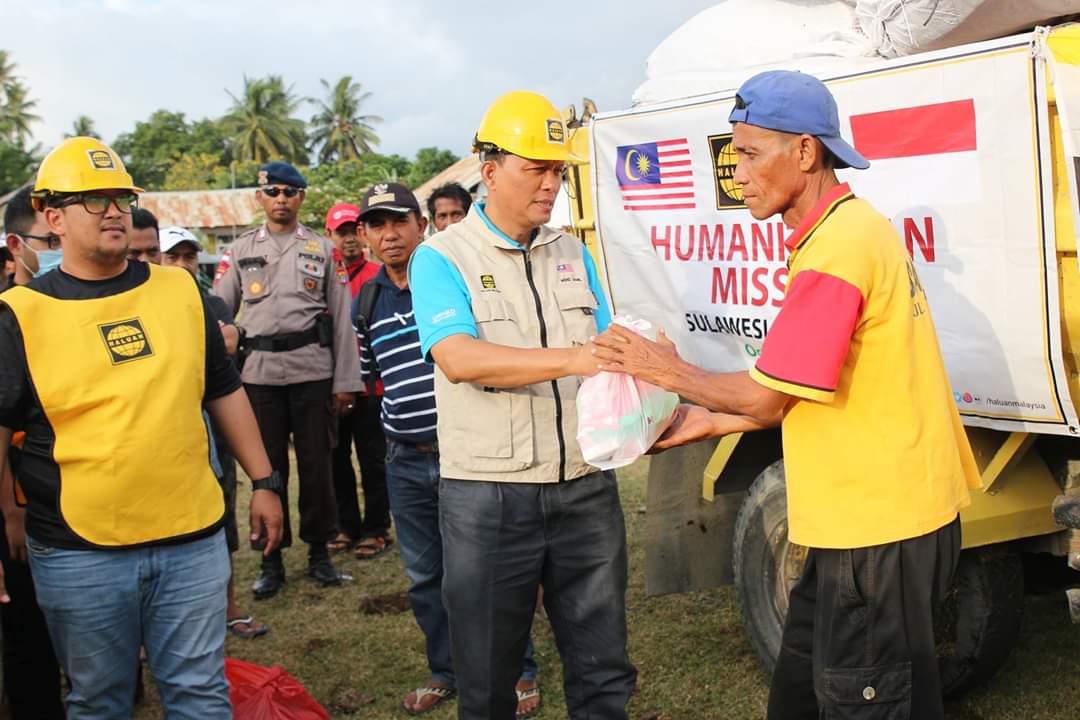 HALUAN Bergandingan Dengan NGO Brunei dan Indonesia, Agih Makanan Untuk Mangsa Gempa