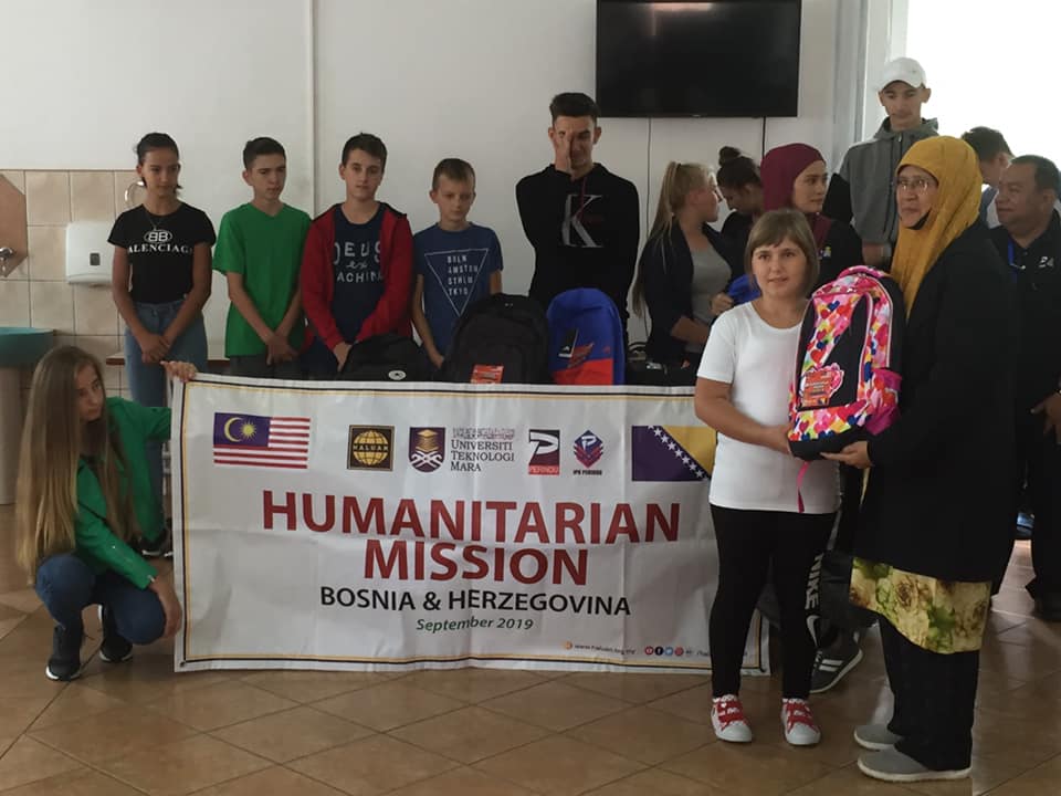 HALUAN Agih Keperluan Sekolah Kepada Pelajar Bosnia