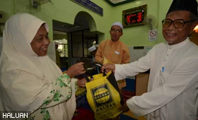 Ibu Tunggal Terharu Terima Sumbangan Ramadhan HALUAN Pulau Pinang