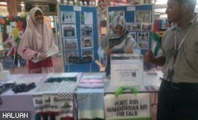 Pameran dan Jualan Amal HALUAN Palestin di USM Menarik Perhatian Pengunjung FesKI 2012