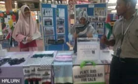 Pameran dan Jualan Amal HALUAN Palestin di USM Menarik Perhatian Pengunjung FesKI 2012